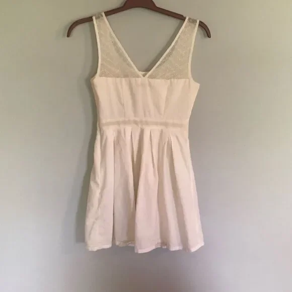 American Eagle Ivory eyelet dress size 2 - Picture 5 of 6